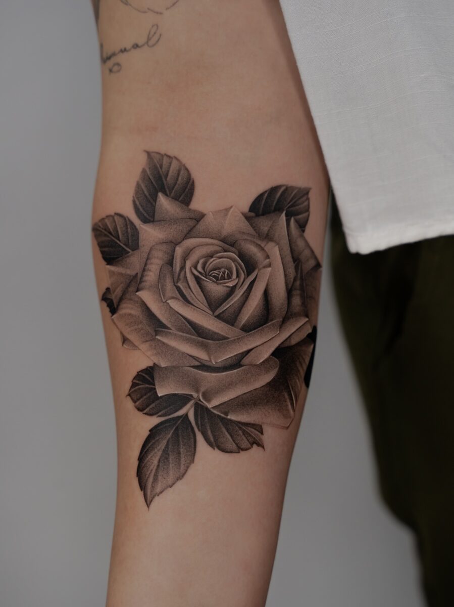 55+ Rose Tattoo Ideas for Women Who Love Classic Floral Ink