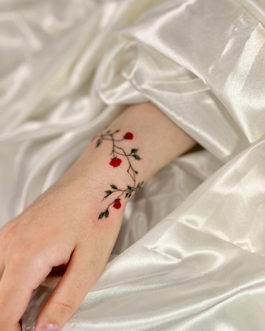 60+ Beautiful & Stylish Wrist Bracelet Tattoo Ideas