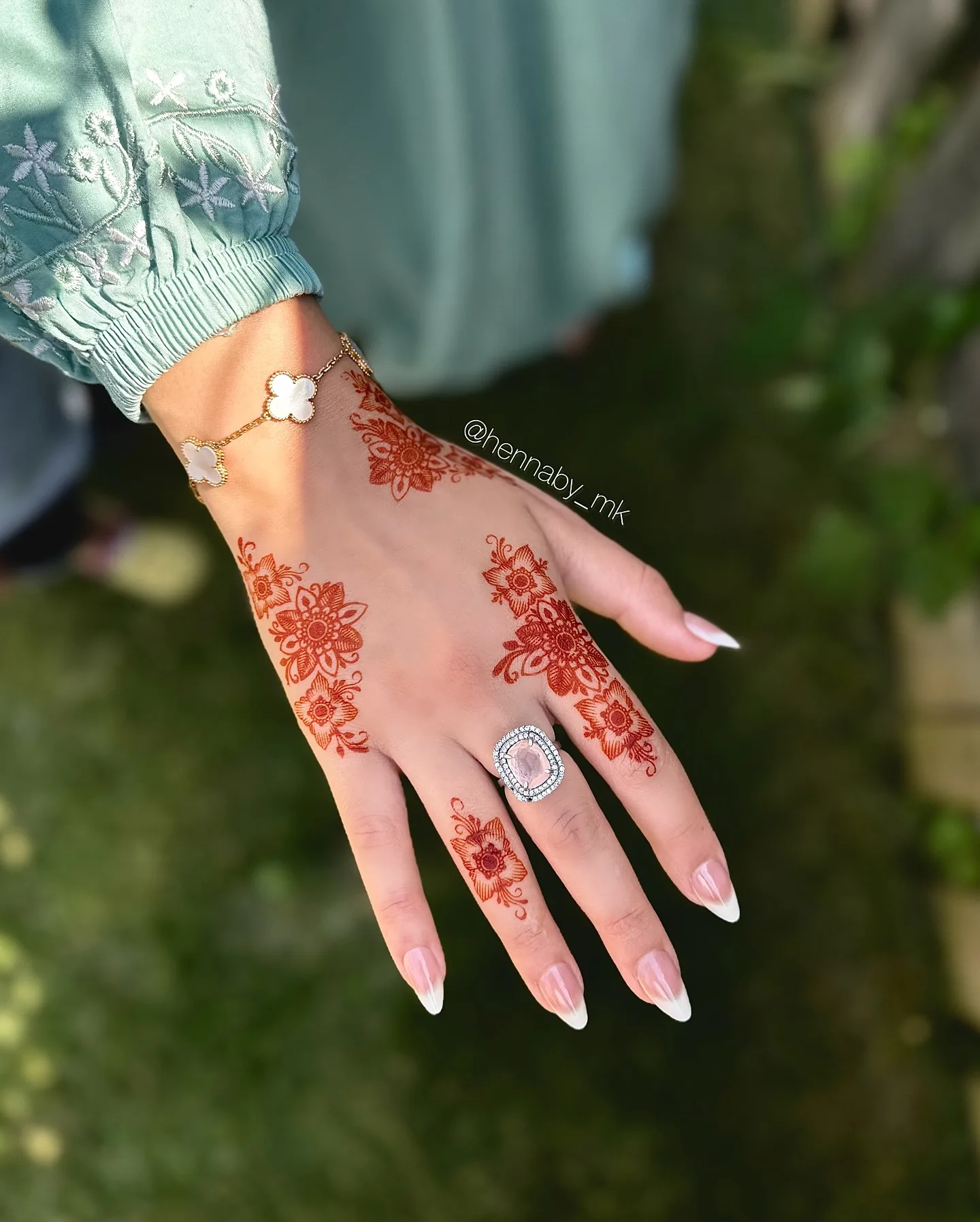 Minimal-Floral-Mehndi-Charm.jpg.webp