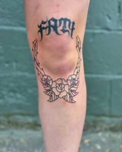 35 Stunning Knee Framing Tattoo Designs That Command Attention
