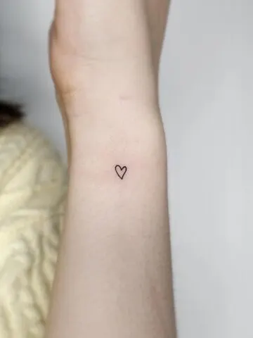 Small Heart tattoo Ideas